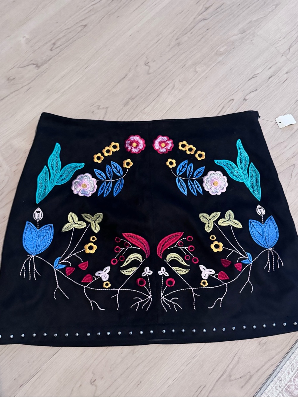Black Embroidered Floral Mini Skirt - Multicolor - Picture 2 of 3